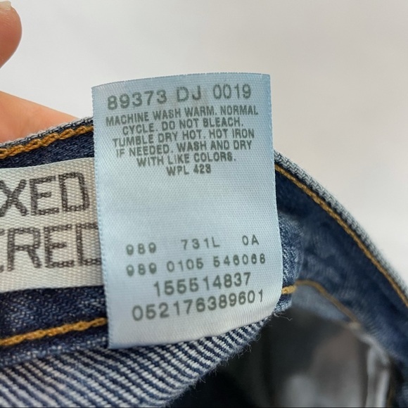 Levis 550 Vintage Relaxed Tapered Leg Mom Jeans - Picture 9 of 10